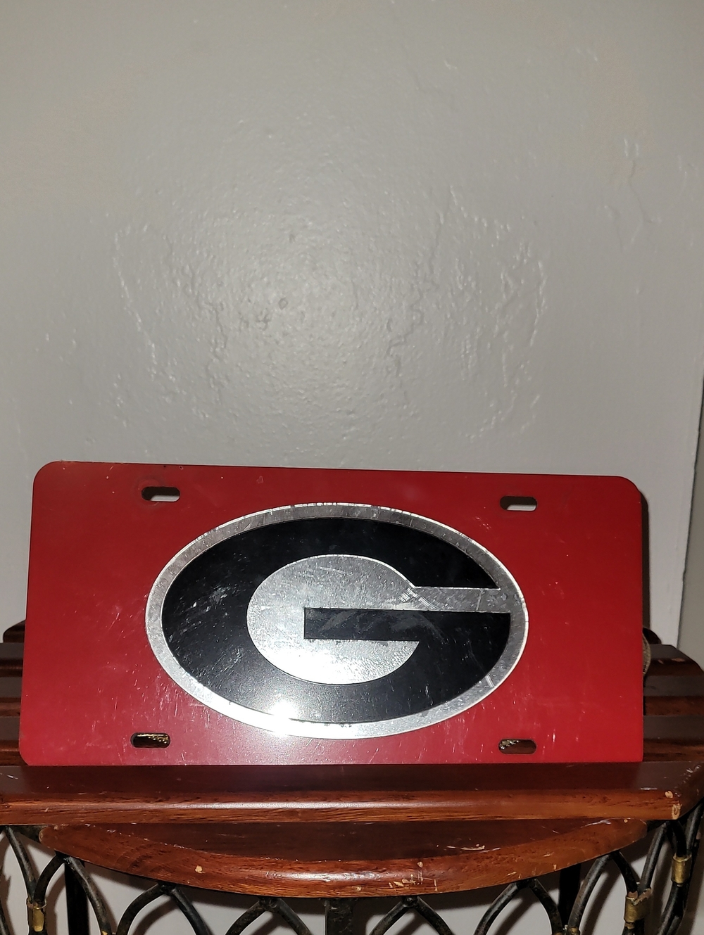 Vintage Red Black Chrome GEORGIA BULLDOGS Licennse Plate Plate with G Emblem GUC